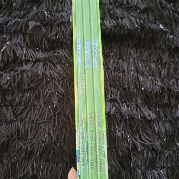 Family Guy Volume 4 DVDs NWT Never opened - Picture 2 of 5
